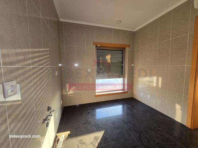 Apartamento T3 C/lugar de garagem de excelentes acabamentos