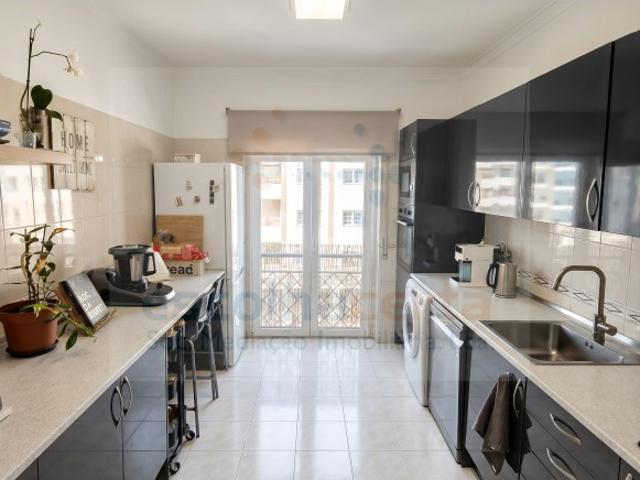 Apartamento T3 Cruz de Pau Amora Espaço, Conforto e Excelente Localização!