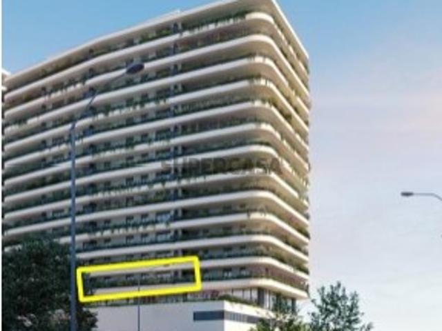 Apartamento T3 de 136 m2, em Miraflores