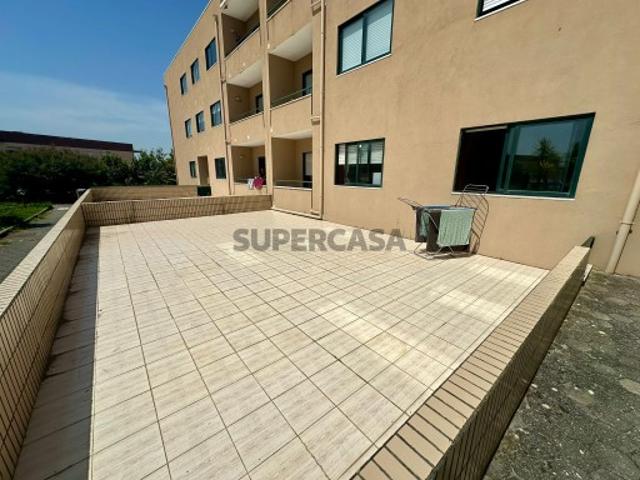 Apartamento T3 de 2 Frentes com Terraço, Varanda e Box em Condomínio Fechado Gulpilhares