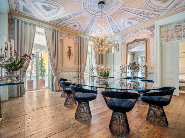 Apartamento T3 de charme em antigo palacete em Alfama, Lisboa