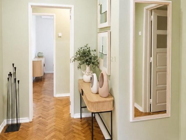 Apartamento T3 de Charme Totalmente Remodelado e Equipado com Vista Deslumbrante sobre Lisboa e o Tejo