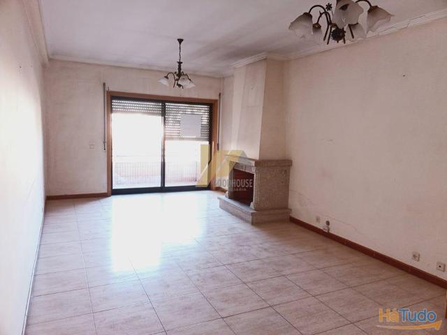 Apartamento T3 de duas frentes | 26083212177