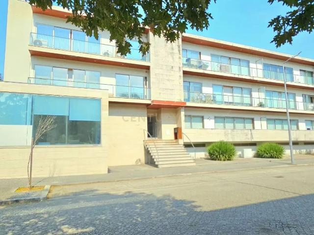 Apartamento T3 de Excelência, 149 m² de Área Útil, Garagem para 2 Carros em Retorta, Vila do Conde