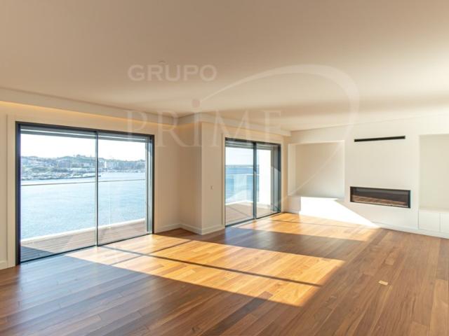 Apartamento T3 de luxo na Marginal, em frente ao Douro