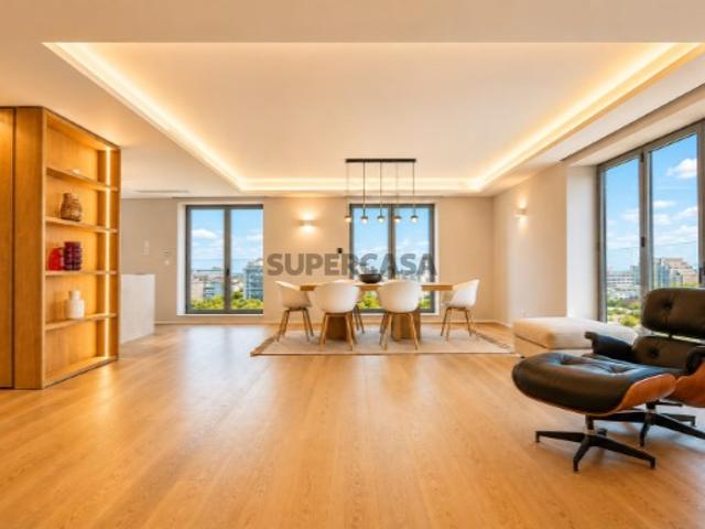 Apartamento T3 de Luxo com 211 m2 e Garagem, nas Amoreiras, Lisboa