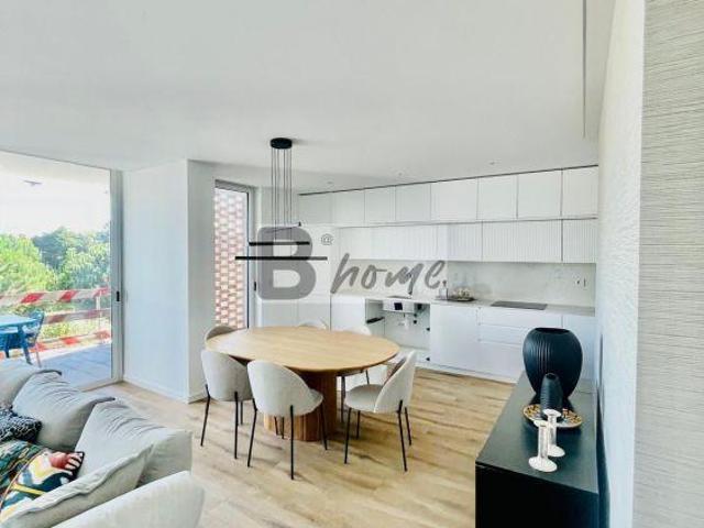 Apartamento T3 de Luxo com Terraço e Estacionamento | 26084071138
