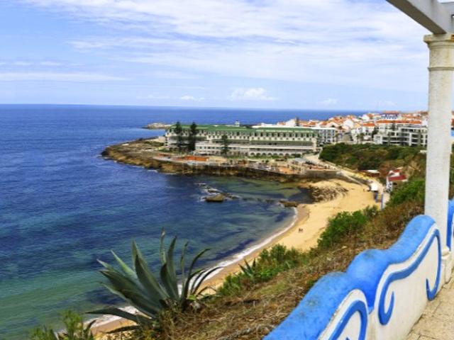 Apartamento T3 de Luxo com Terraços e 3 Boxes de Estacionamento com Vista Mar na Ericeira