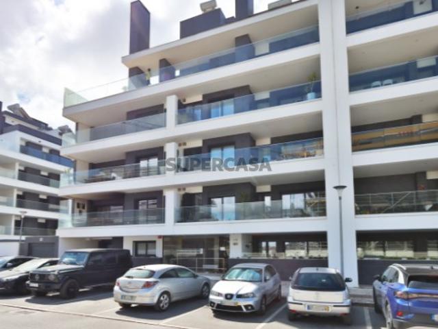 Apartamento T3 de luxo com box no Montijo