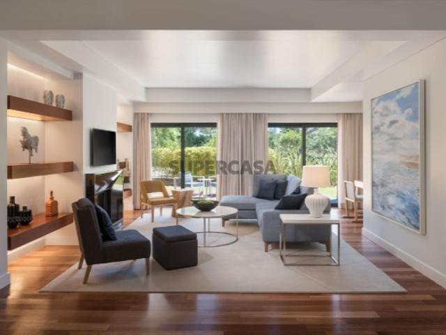 Apartamento T3 de Luxo com Jardim, Terraço, Garagem e Arrecadação na Quinta da Marinha, Cascais