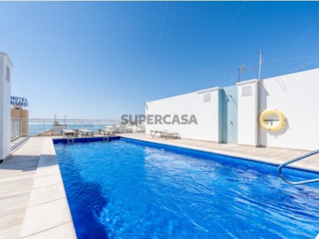 Apartamento T3 de Luxo com piscina e garagem
