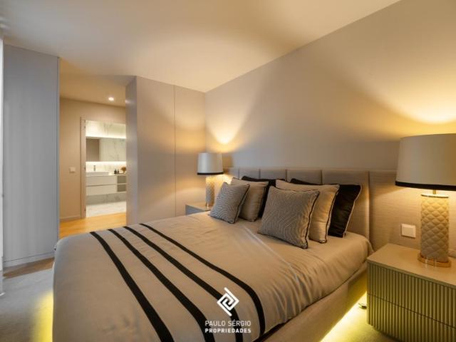 Apartamento T3 de Luxo em Vila Nova de Gaia, localizado a apenas 5 minutos do centro da cidade do Porto