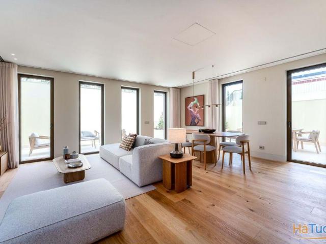 Apartamento T3 Duplex | 171 m² | Monte Estoril | 26064078232