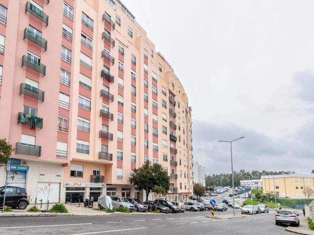 Apartamento T3 Duplex c/ Varanda e Terraço na Rinchoa, Rio de Mouro