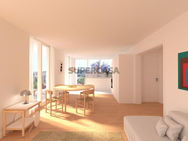 Apartamento T3 duplex com estacionamento em edifício histórico, Setúbal