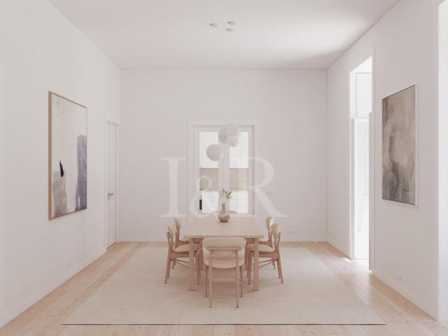 Apartamento T3 duplex com estacionamento junto à Av. Liberdade, Lisboa