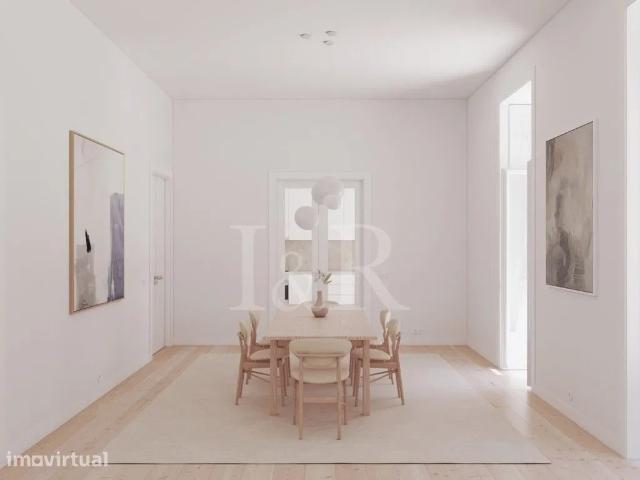 Apartamento T3 duplex com estacionamento junto à Av. Liberdade, Lisboa