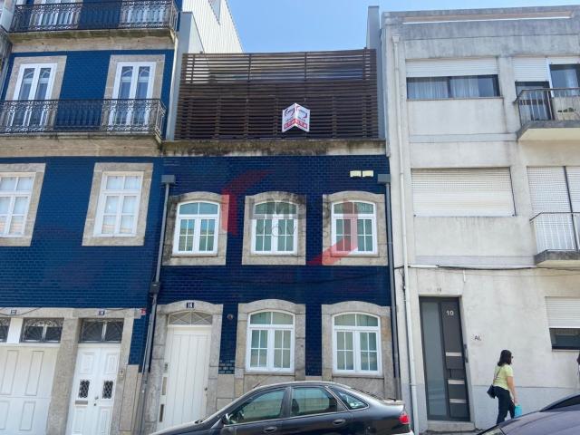 Apartamento T3 Duplex com Jardim Privativo – Rua de Vilar | Palácio de Cristal, Porto