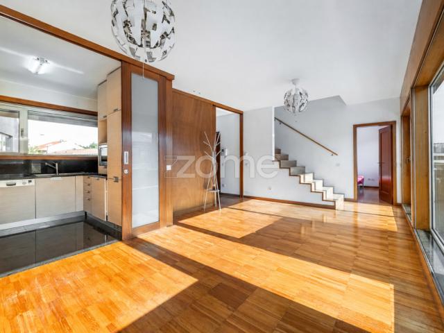 Apartamento T3 Duplex com terraço