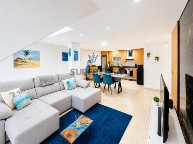 Apartamento T3 Duplex com Terraço a 200m da Praia Centro de Sesimbra