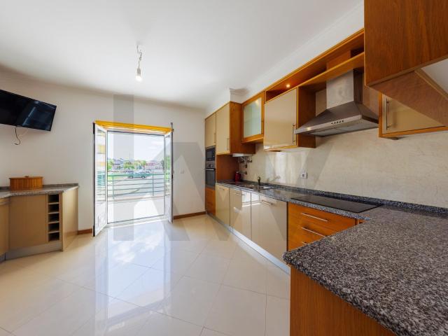 Apartamento T3 Duplex com terraço, parqueamento e arrecadação Quinta das Pevides Mafra