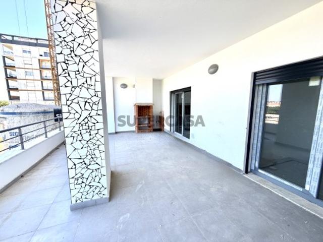 Apartamento T3 Duplex com Terraços e Garagem Condomínio Jardins da Ladeira, Seixal