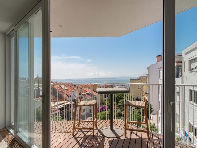 Apartamento T3 Duplex com Vista Rio e Terraços | Lapa, Estrela, Lisboa