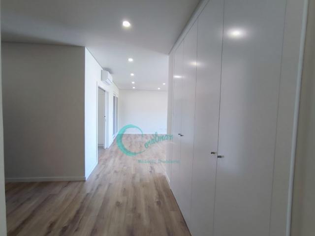 Apartamento T3 Duplex com 2 lugares parqueamento em Camarate, Loures