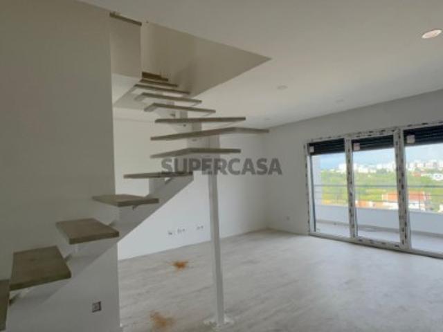 Apartamento T3+ Duplex c/2 parqueamentos, Quinta da Ladeira