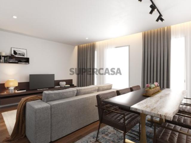 Apartamento T3 duplex em condomínio de arquitetura moderna e ousada junto da cidade, Pombal