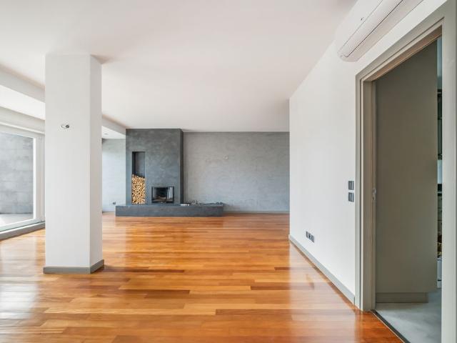 Apartamento T3 Duplex em condomínio de luxo com piscina no centro do Estoril