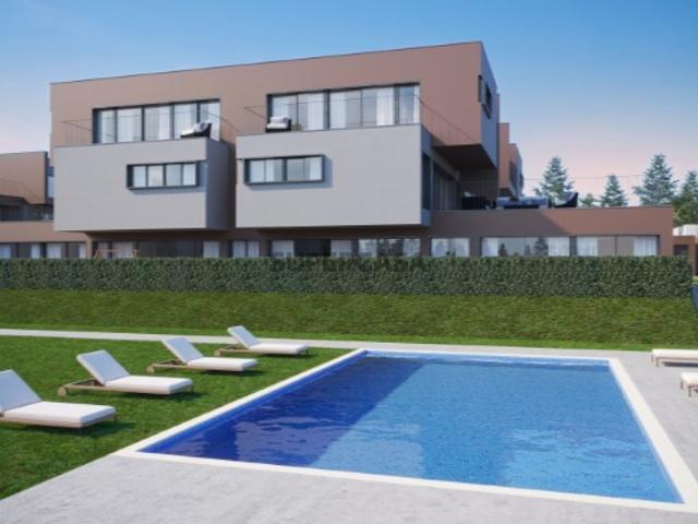 Apartamento T3 Duplex em condomínio fechado com piscina e campo de Padel