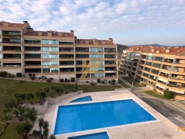 Apartamento T3 duplex em condomínio fechado com piscina | 26084084230