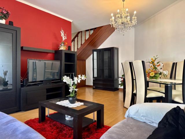 Apartamento T3 Duplex Espaçoso no Centro de Ribeira Brava | Garagem para 2 Viaturas