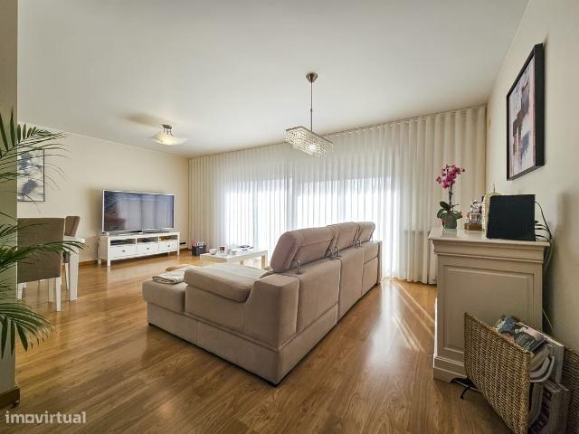 Apartamento T3 Duplex Moderno e Acolhedor a 5 Minutos das Praias da Co