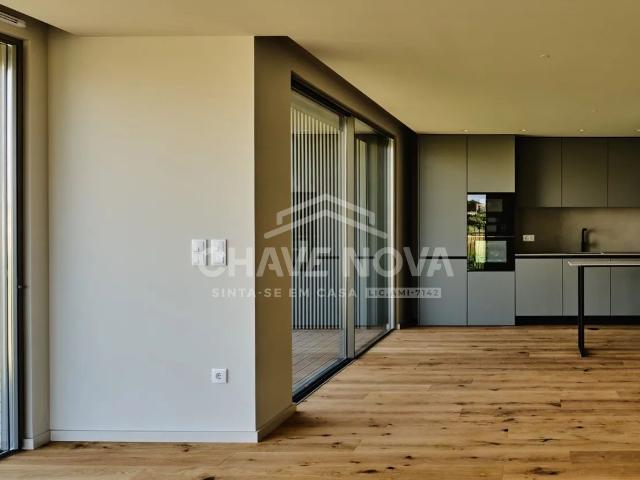 Apartamento T3 Dúplex Novo c/ Garagem Box em São Félix da Marinha junto ao Solverde