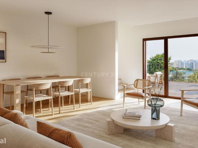Apartamento T3 Duplex novo em Almada