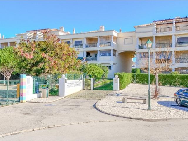 Apartamento T3 duplex no centro da Guia Albufeira
