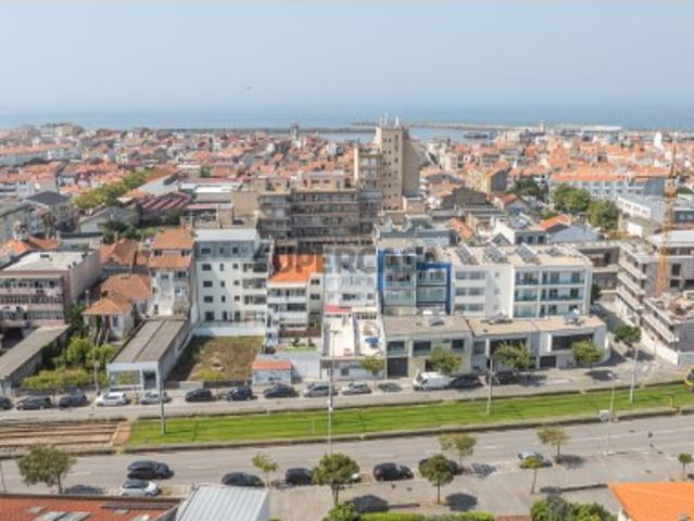 Apartamento T3 Duplex na Póvoa do Varzim, em Frente à Estação de Metro