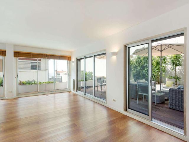 Apartamento T3 Duplex para arrendamento sem móveis no Alto de Santa Catarina, Algés
