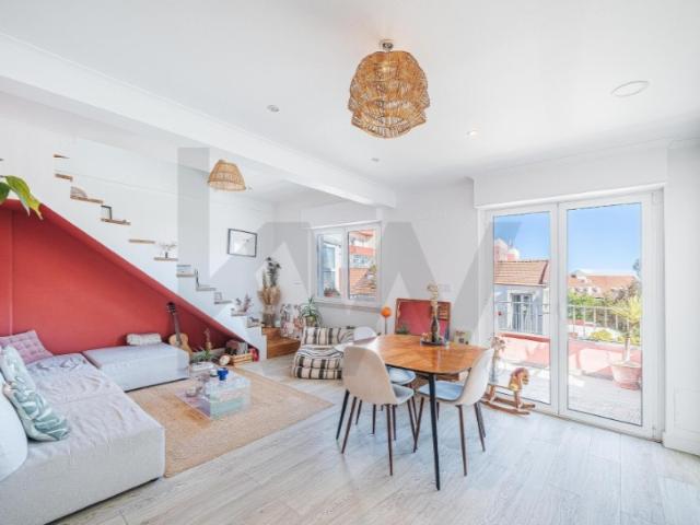 Apartamento T3 Duplex renovado com varanda em Arroios | LISBOA