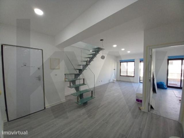 APARTAMENTO T3 DUPLEX || TOTALMENTE REMODELADO || GARAGEM || TER