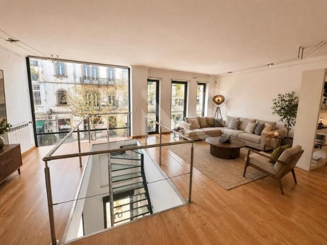 Apartamento T3 Duplex tipo Loft, com vista frontal de mar, no Monte Estoril