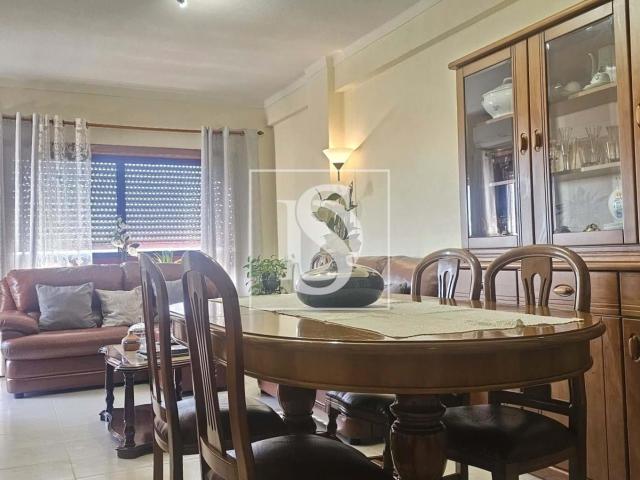 Apartamento T3 em Tavarede com arrumo e lugar de estacioname. 102m² Tavarede