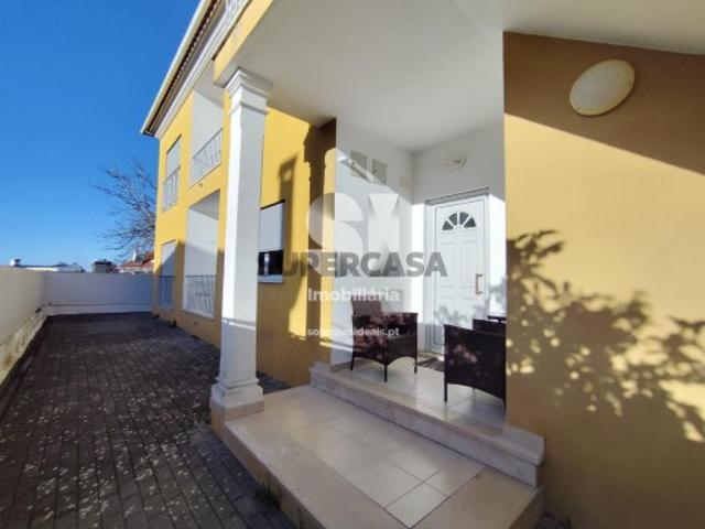 Apartamento T3 em Torres Novas Santa Maria, Salvador e Santiago