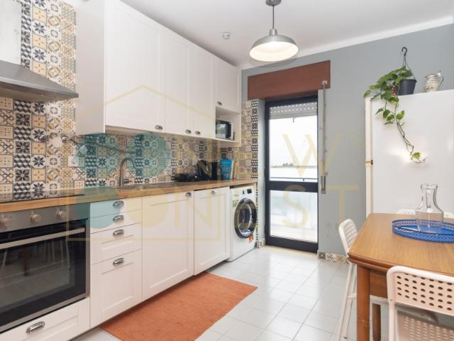 Apartamento T2 em Vila Maria Semi Renovado e Mobilado