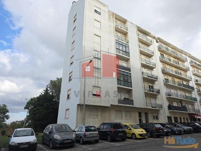 Apartamento T3 em zona sossegada do carregado | 26064084952