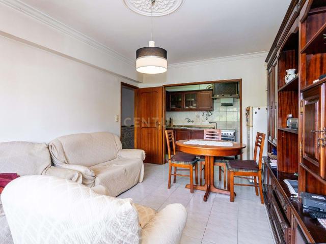 Apartamento T3 em Agualva Cacém: Espaço, Luz e Localização Privilegiada