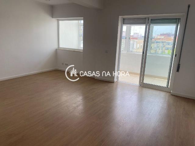Apartamento T3 em Almada