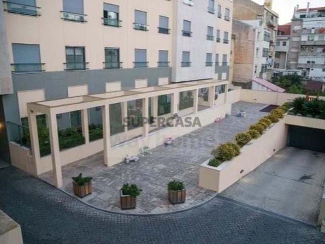 Apartamento T3 em Alcântara